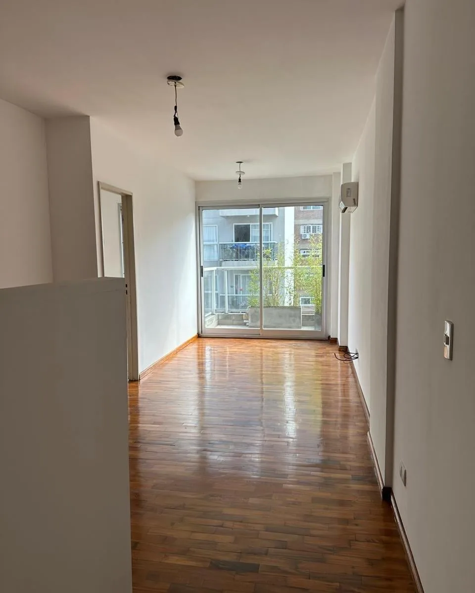 Excelente Departamento Duplex de 2 Ambientes y Medio Muy Luminoso con T