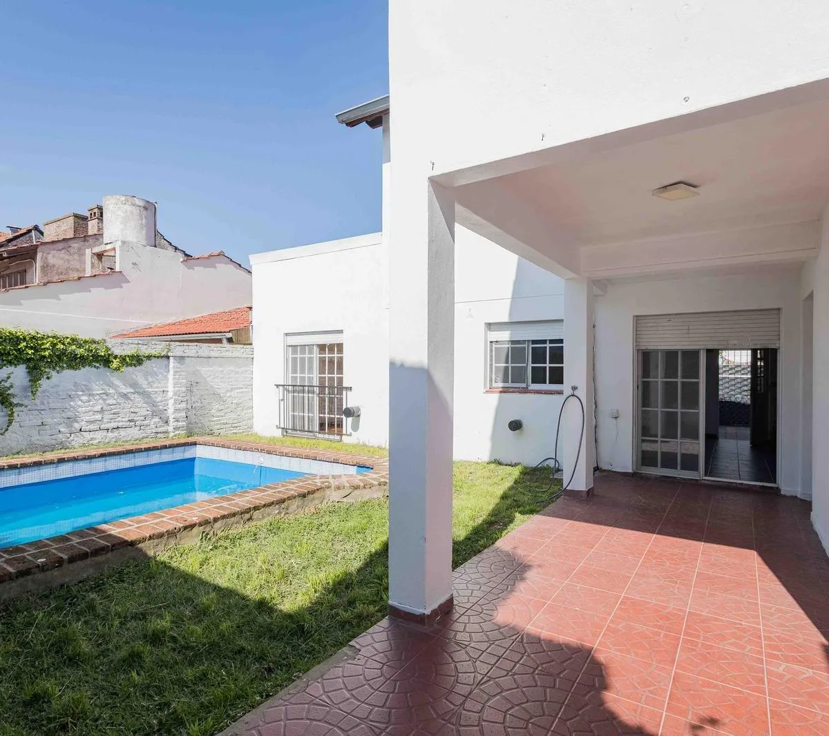 House with garden and pool
