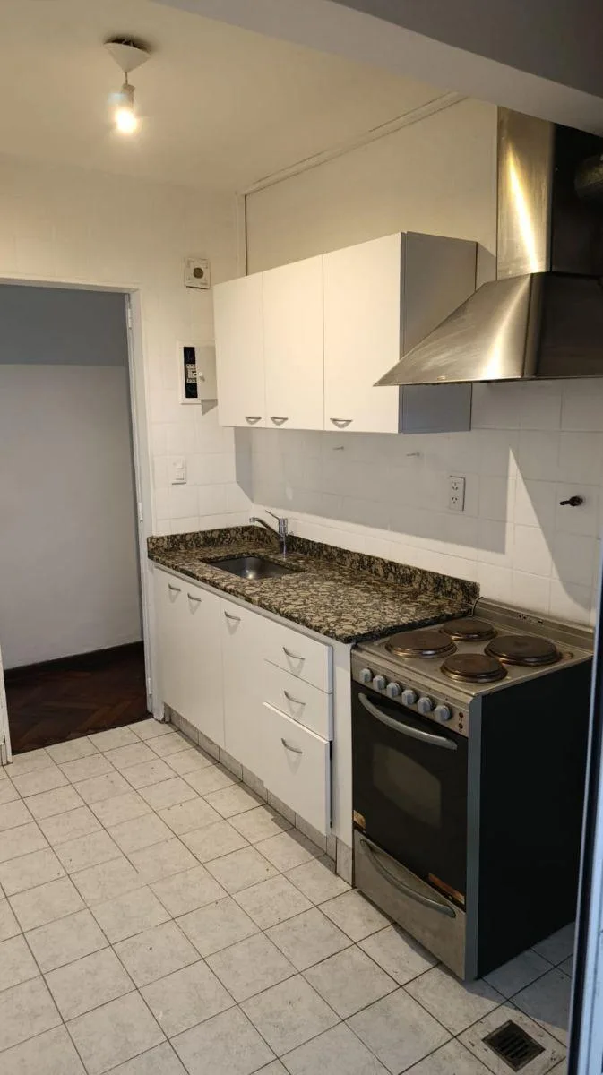 3 Ambientes Mas Escritorio o Tercer Dormitorio con Patio y Balcon Al Frente