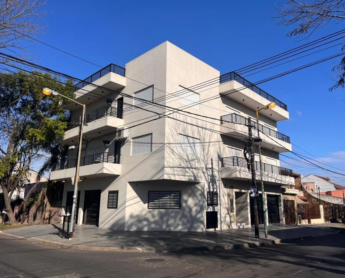 Ground-floor 2-room with patio