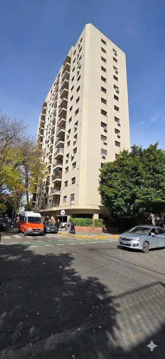 Departamento 5 Ambientes con Cochera y Patio