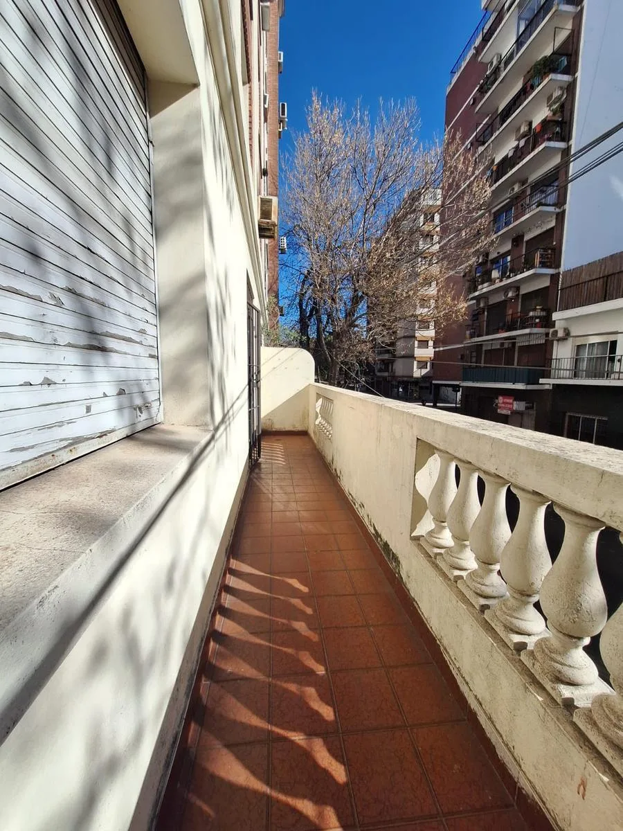 3-room apartment front-facing with balcony