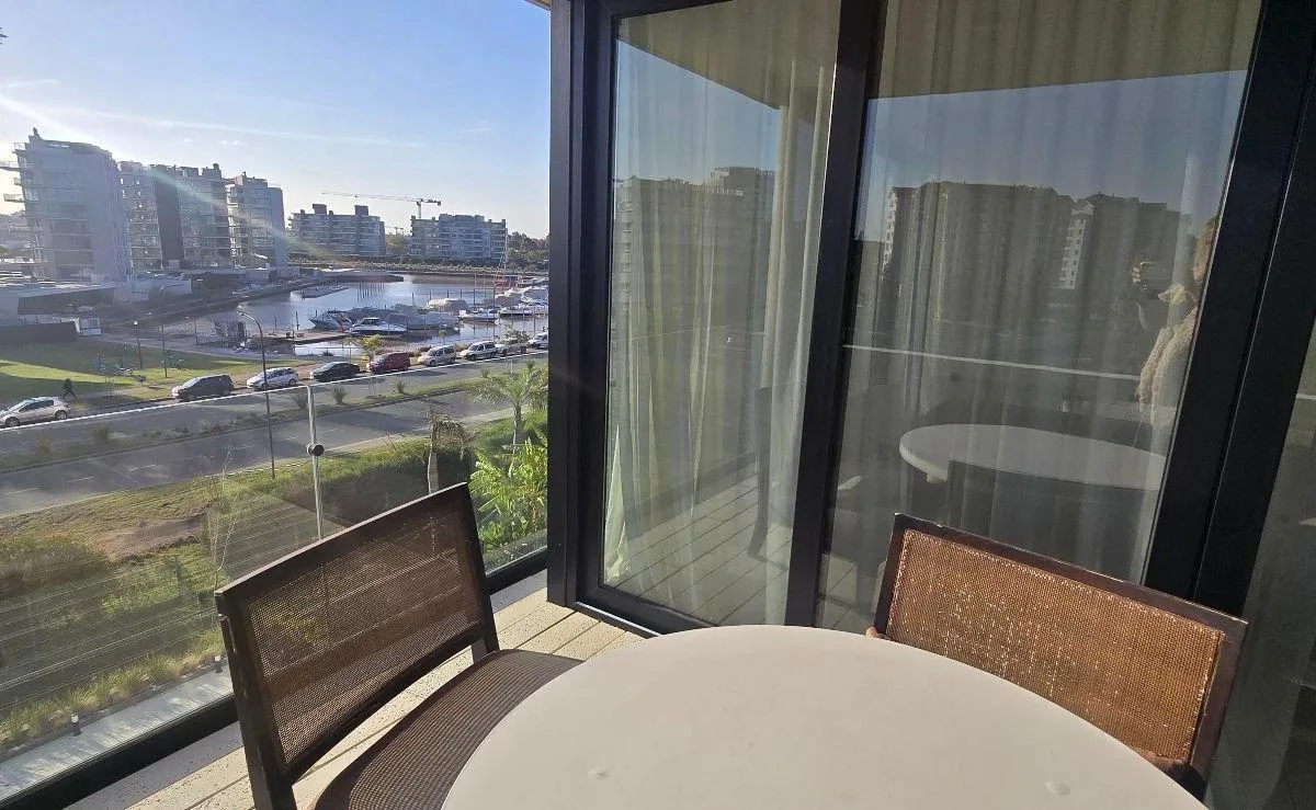 Listing: 2 bedrooms, Tigre