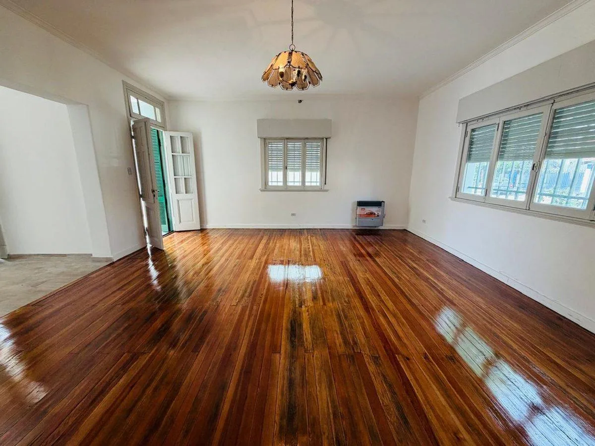 Casa 5 Ambientes con Amplio Terreno Alquiler Lanus