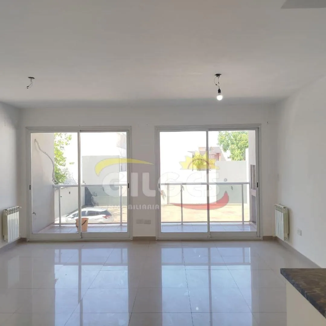 Alquiler de Departamento 1 Ambiente en Ramos Mejia con Balcón Contra Frente Excelente Estado
