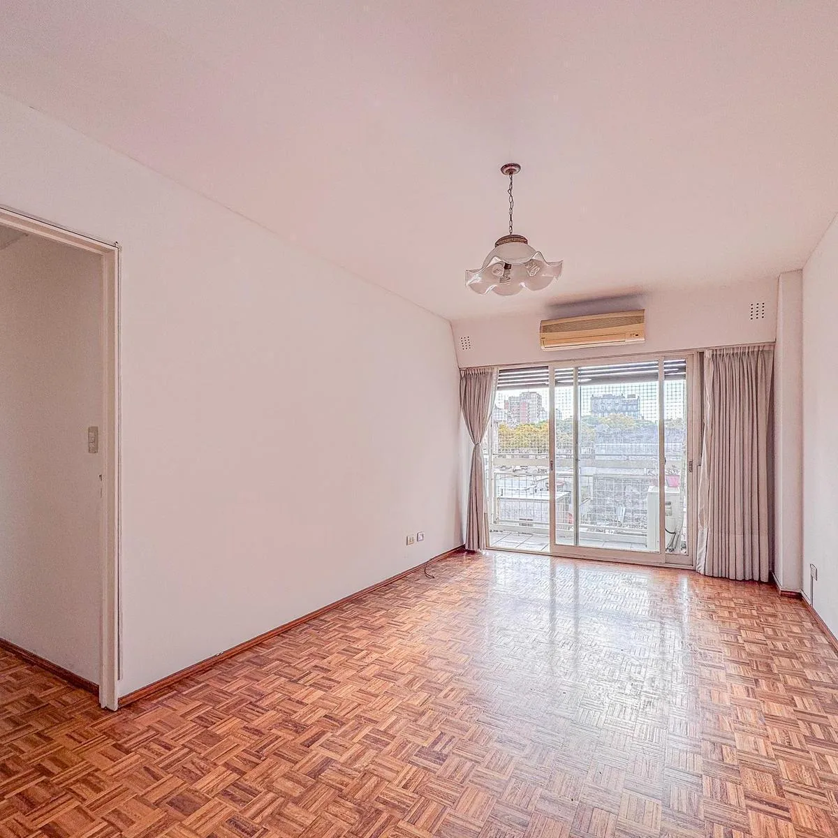Departamento en Monserrat - 4 Ambientes con Cochera - Frente Balcon