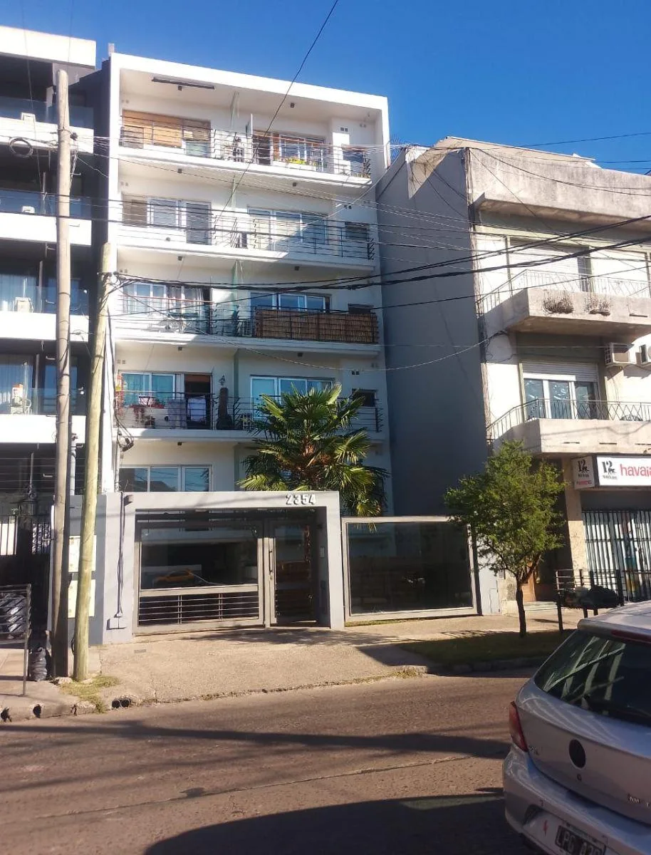 Dpto 2 Amb en Alquiler C/ Cochera y Balcon