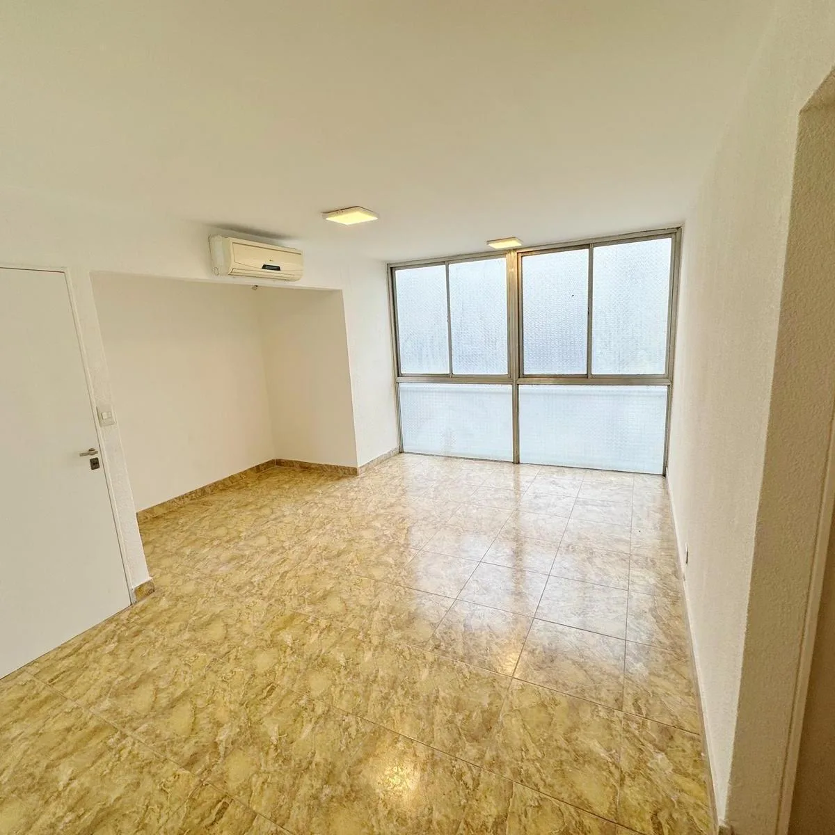 48 m², 2 bedrooms, A/C