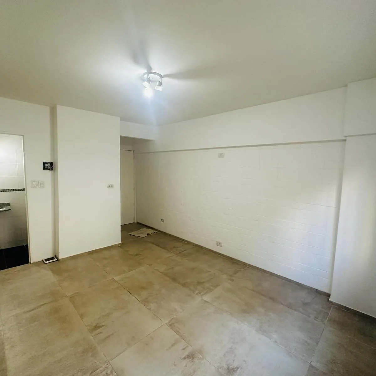 18 m² studio with shower