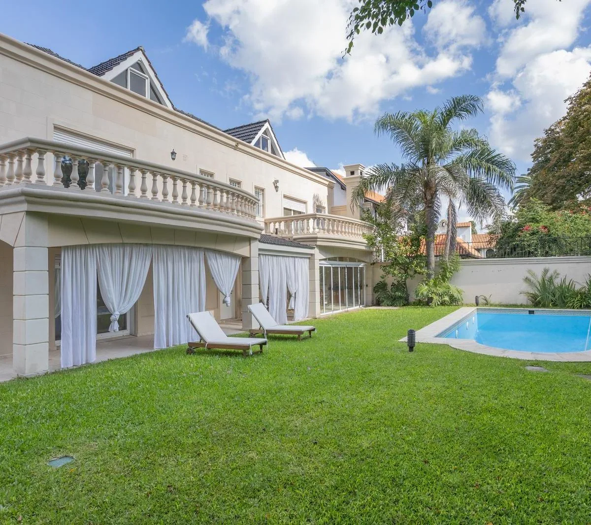 Furnished house with pool and quincho