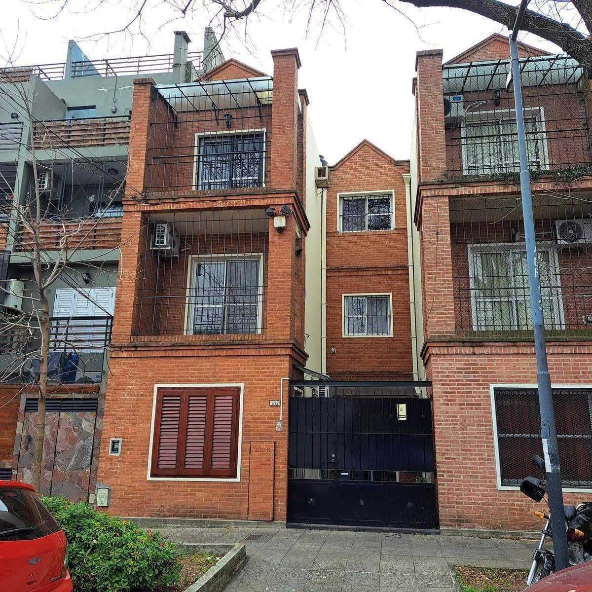 Triplex en Alquiler con Garage en Parque Chacabuco