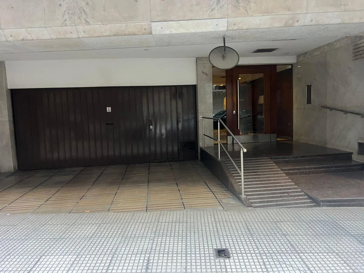 Recoleta, 2 dorm, balcón