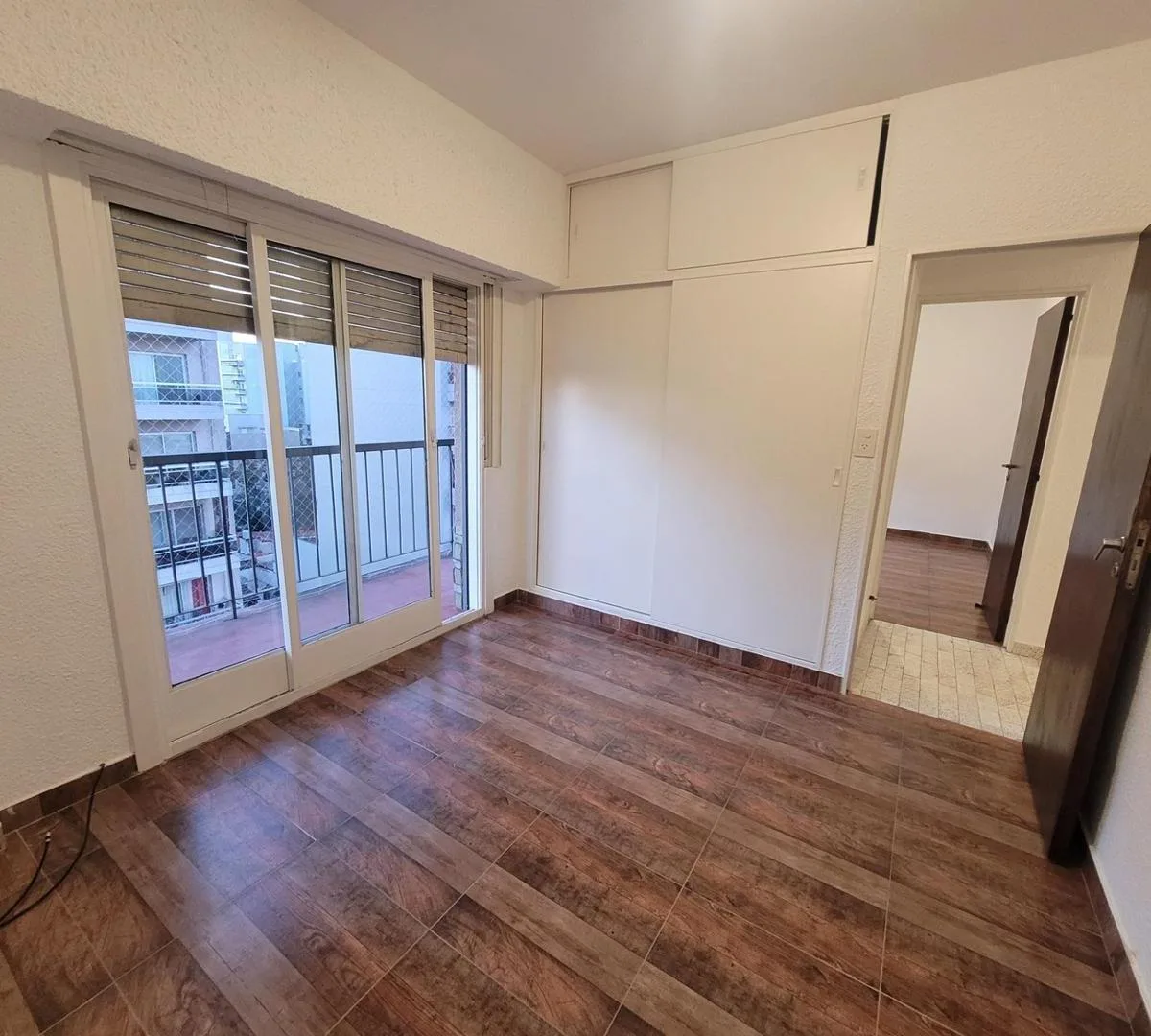 3-room duplex-style unit with parking
