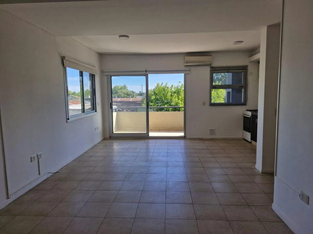 Departamento en Alquiler con Balcón en Tigre