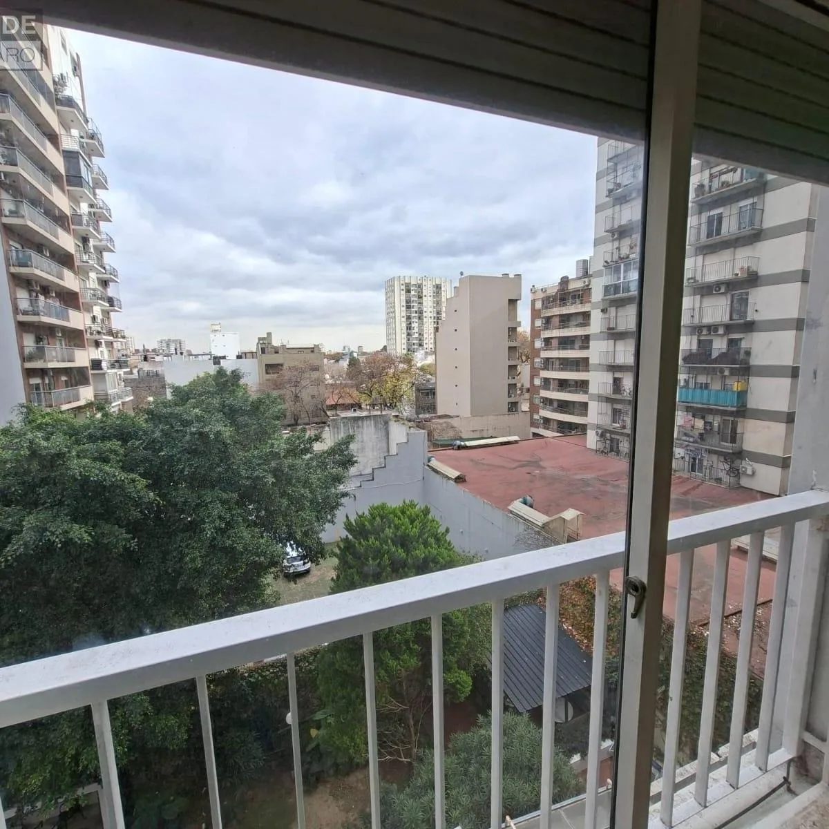 Lateral 2-room apartment with parking