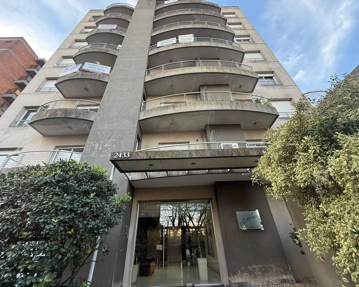 Monoambiente con balcón