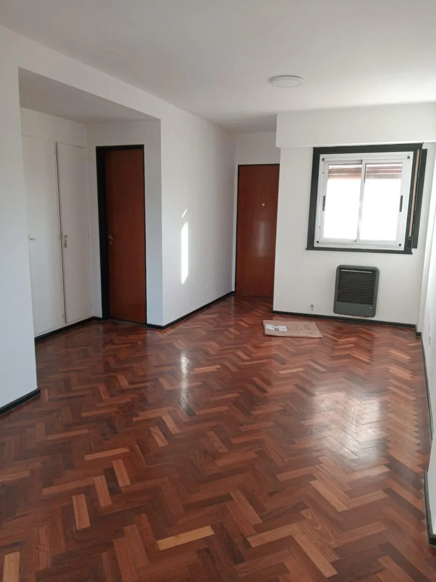 Departamento 1 Amb. C/balcon Metrobus en Puerta