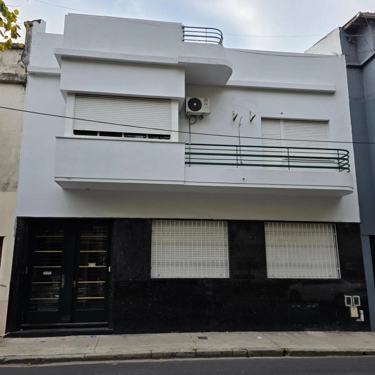 Casa Art Déco Para Uso Institucional con Jardín de Diseño | Totalmente Reciclada