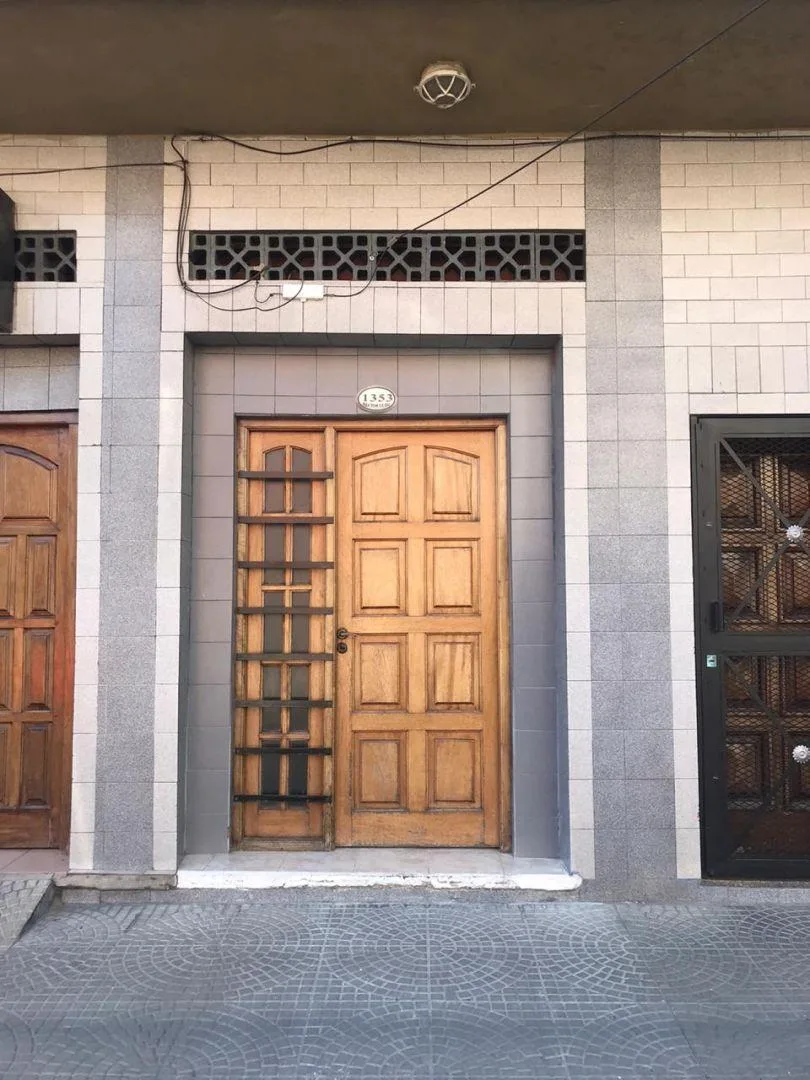 Planta baja al frente, 2 ambientes