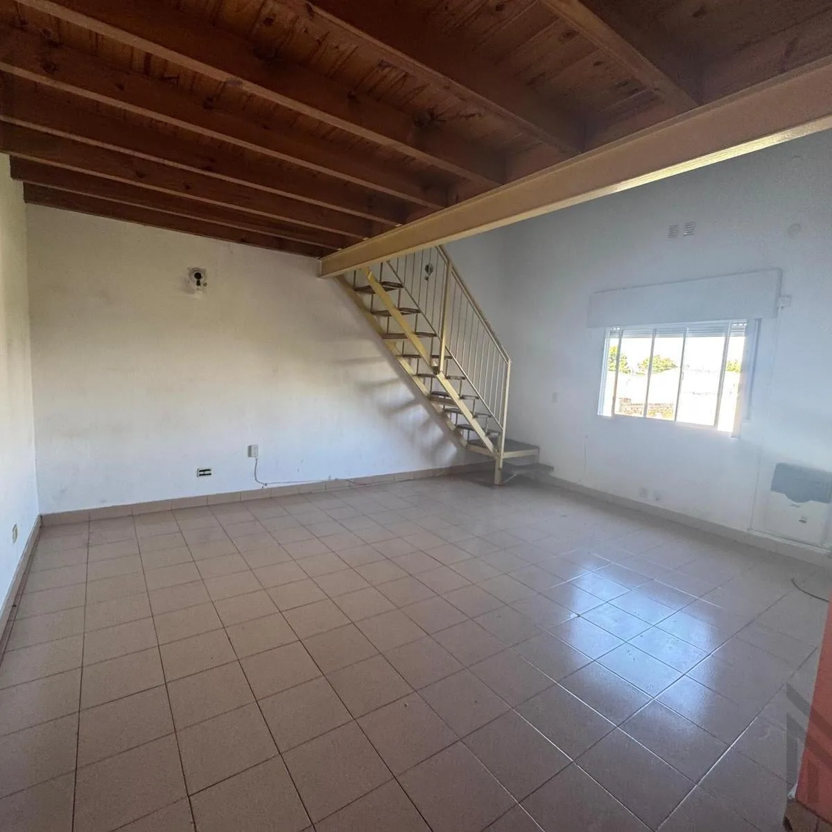 Departamento Tipo Dúplex en Planta Alta – Excelente Ubicación en San Miguel
