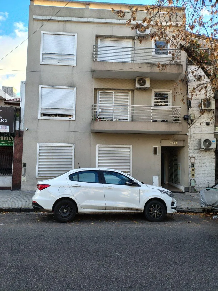 PH 2 Ambientes Lateral con Balcón y Terraza Propia en Alquiler