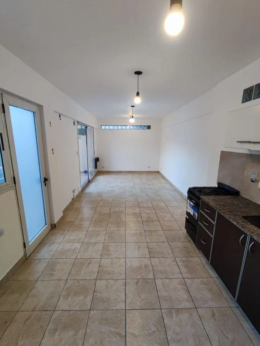 Departamento Monoambiente con Cochera y Gran Patio - Diaz Colodrero Al 3100