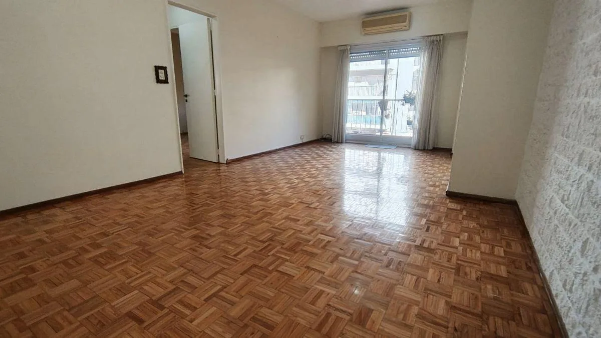 2 dormitorios, balcón corrido