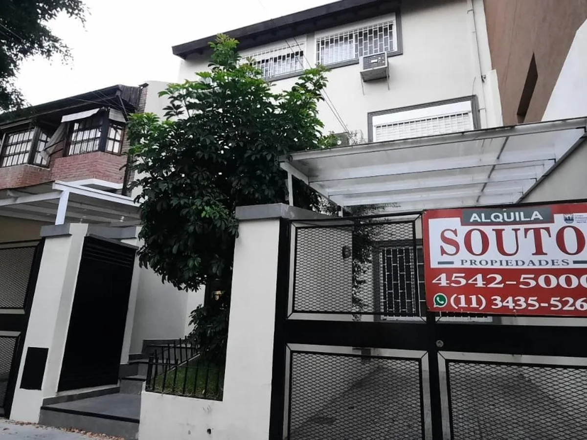 Triplex 151 m&sup2;. 3 Plantas. 3 Baños. Cochera 4.9 X 2.5