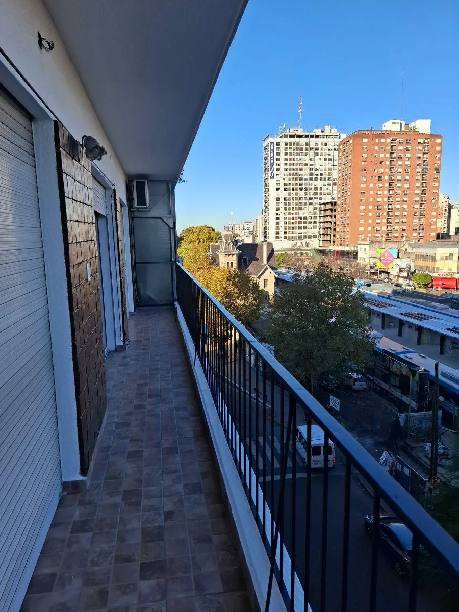 Departamento 3 Ambientes C/cochera a La Calle