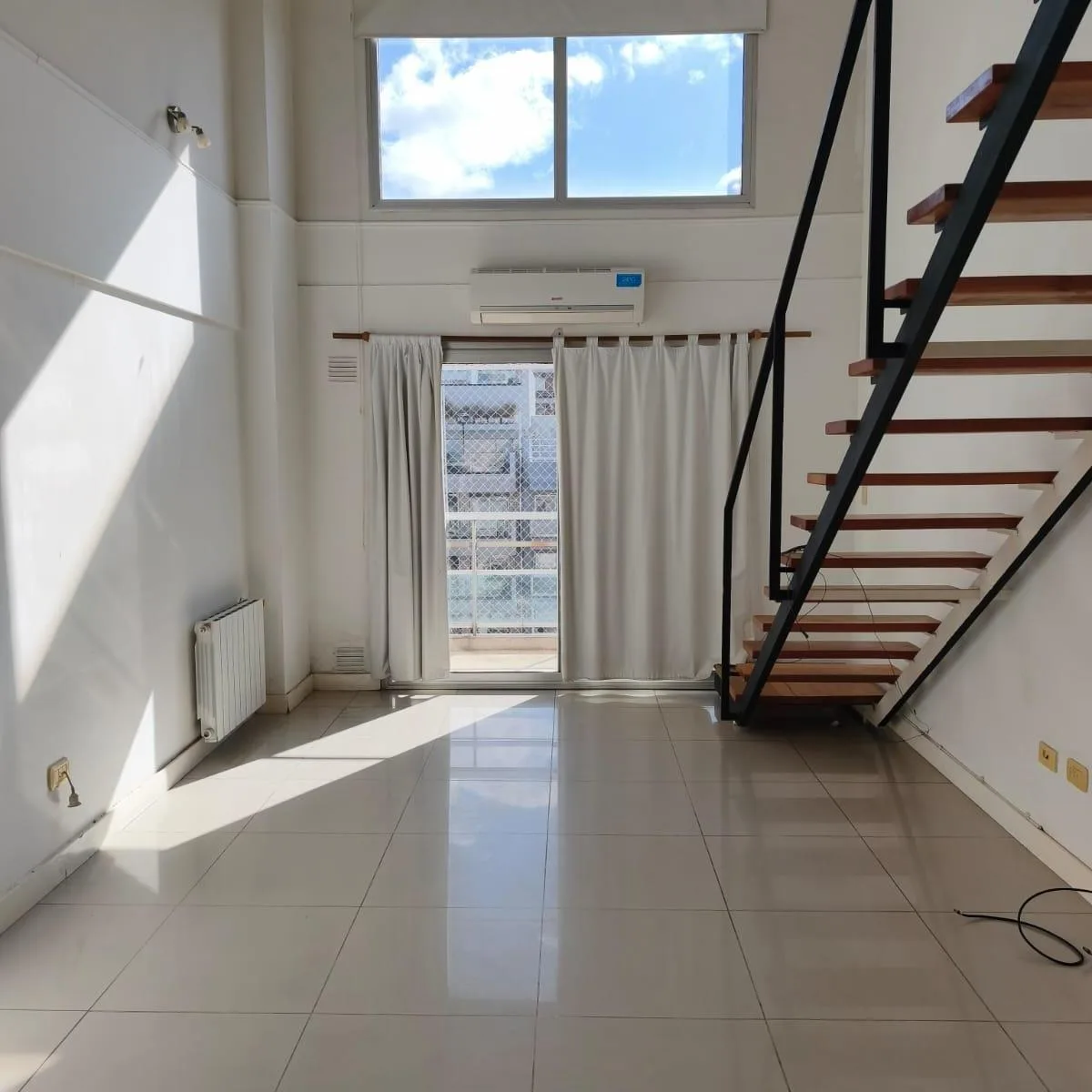 Departamento en Dos Pantas Muy Luminoso con Lavadero Independiente y Dos Baños