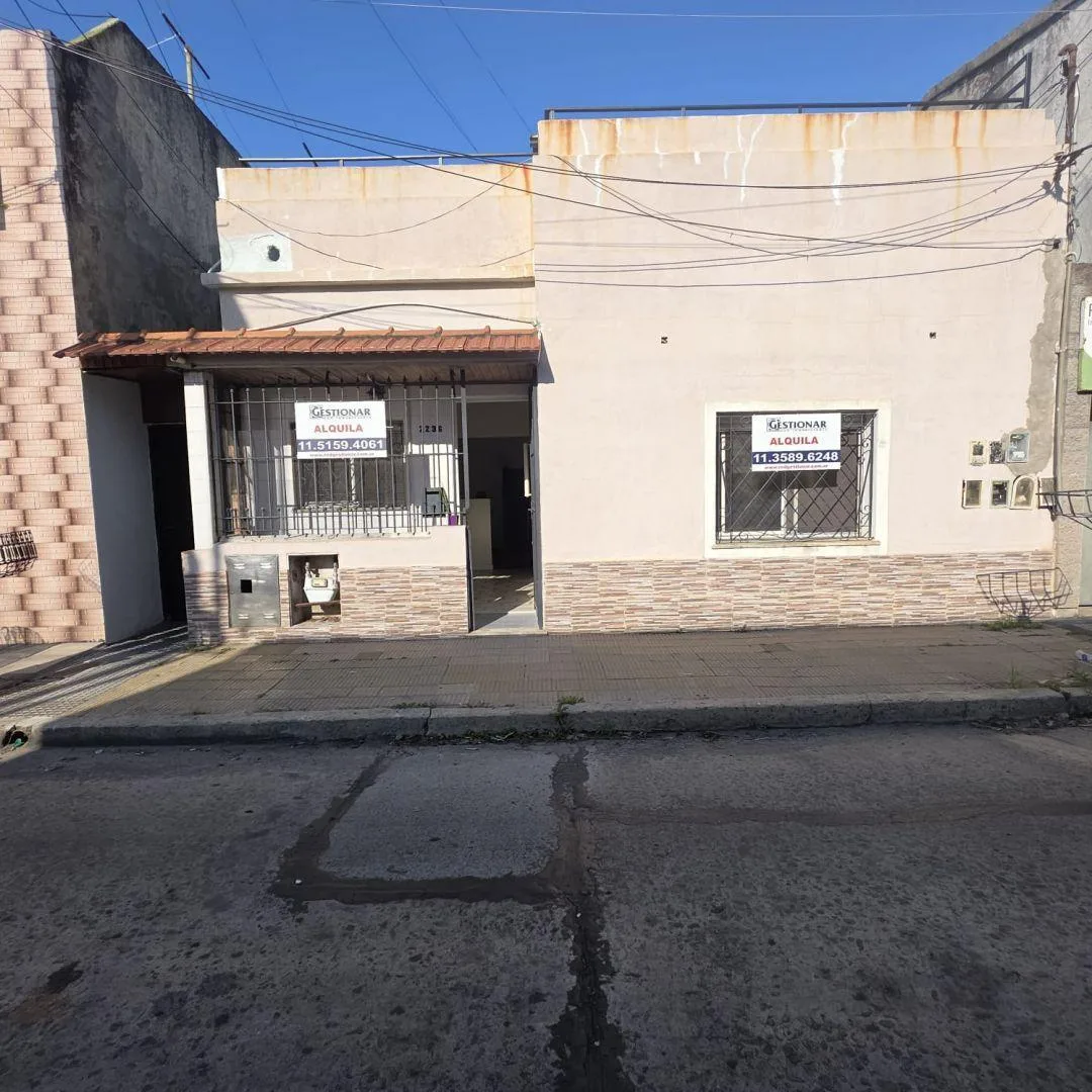 Casa 3 Ambientes. | Pasaje Dinamarca Al 2200