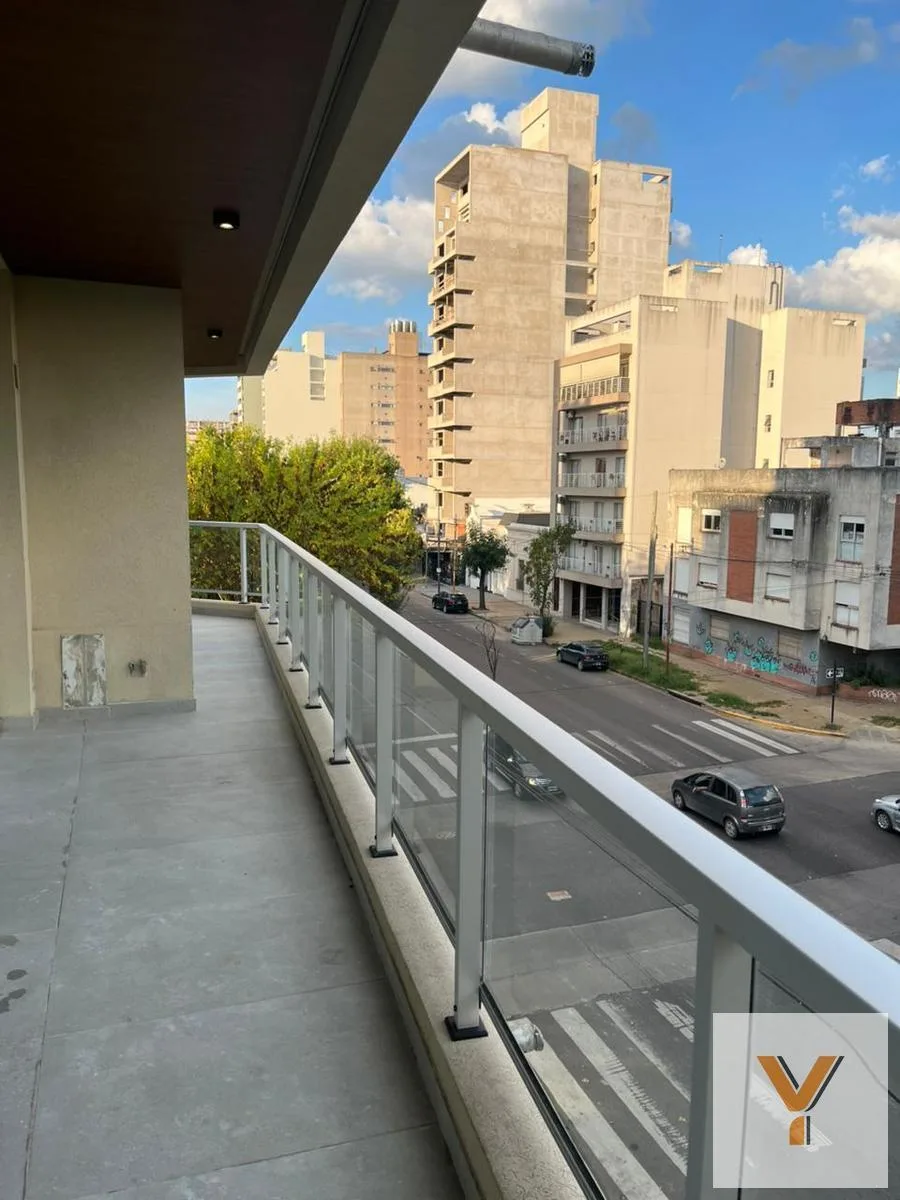 2 quartos, varanda voltada ao leste