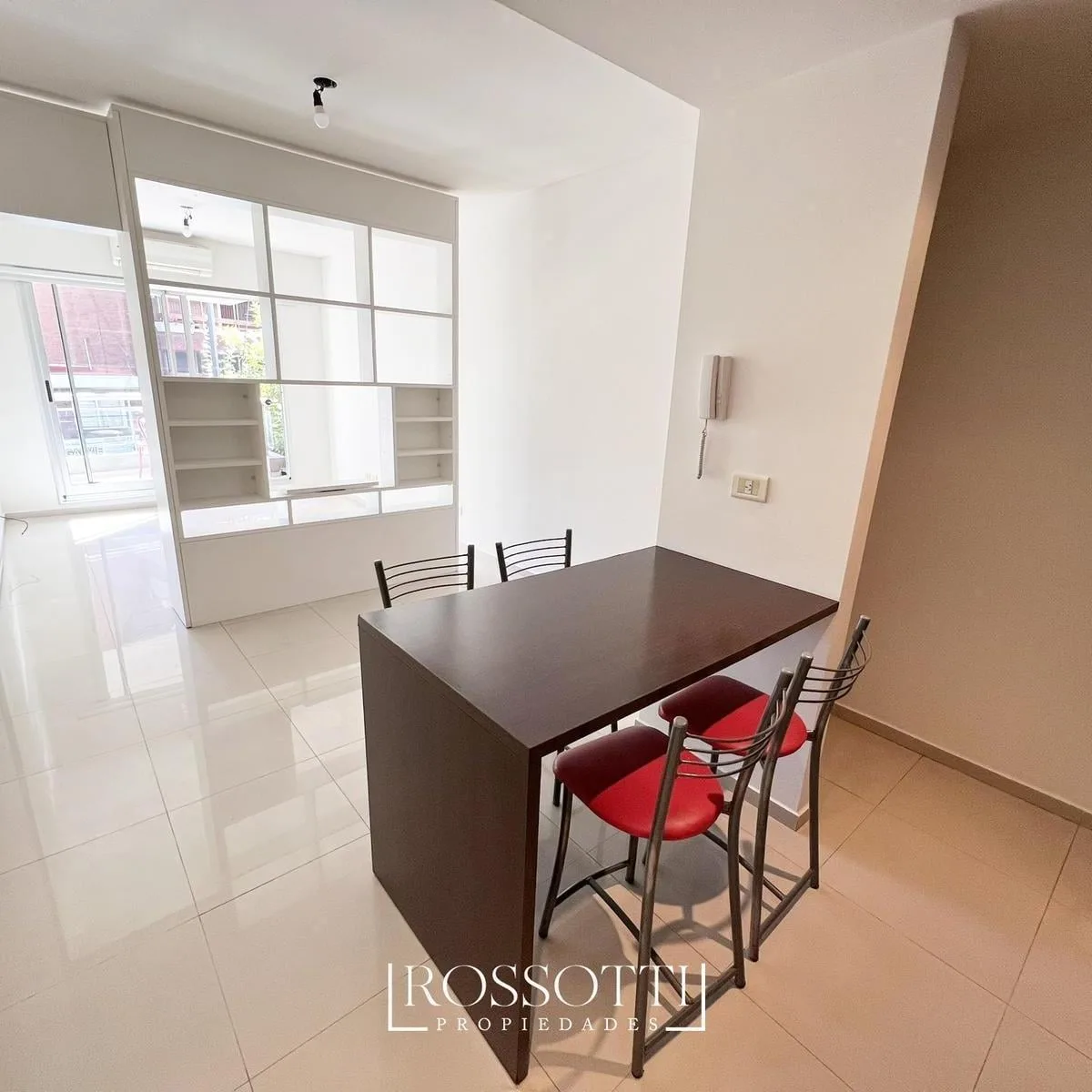 Exc. Monoambiente Dividido con Balcón Aterrazado Al Frente - Amenities - 40.50 m&sup2;