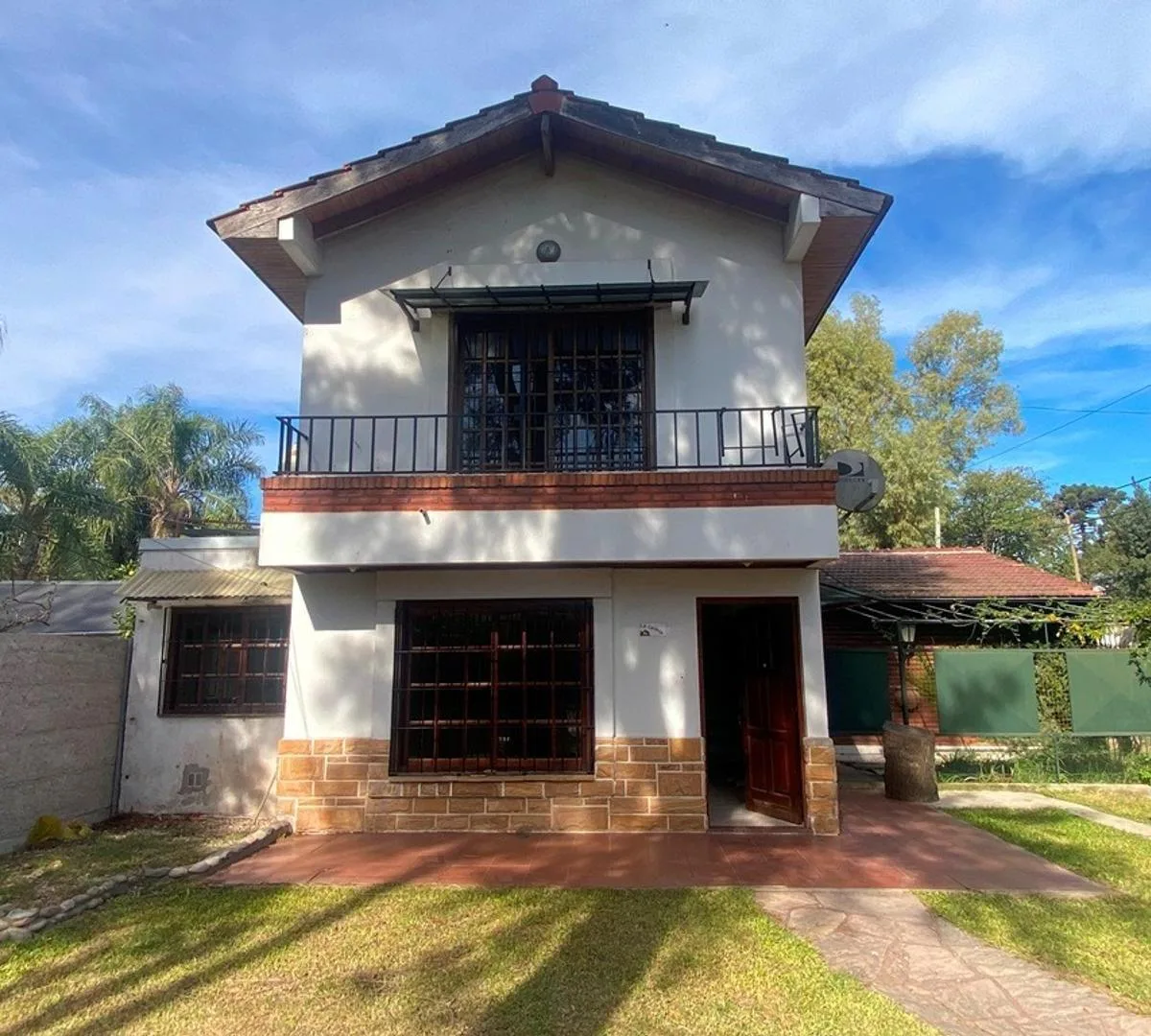 Casa en Alquiler: 3 Ambientes: Leloir/udaondo