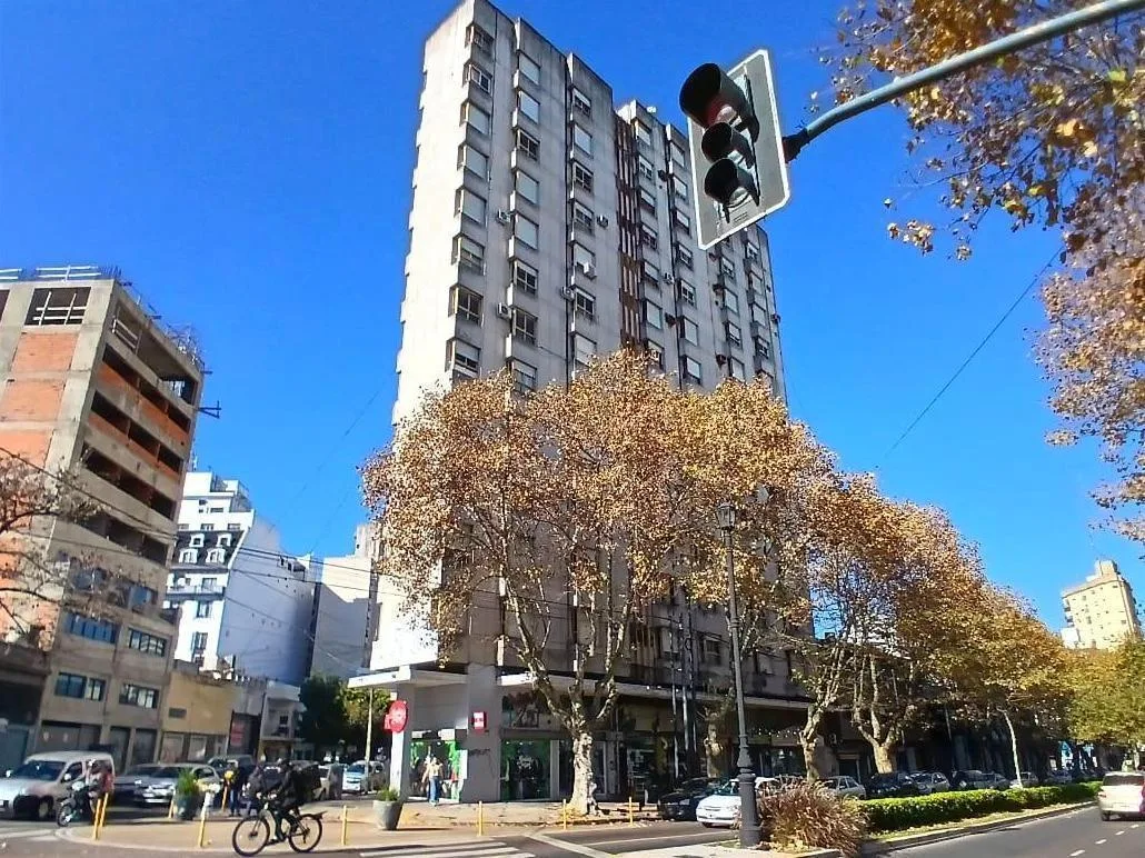 Dpto 1 Dormitorio Al Frente - 9 y Diag 74 - Venta