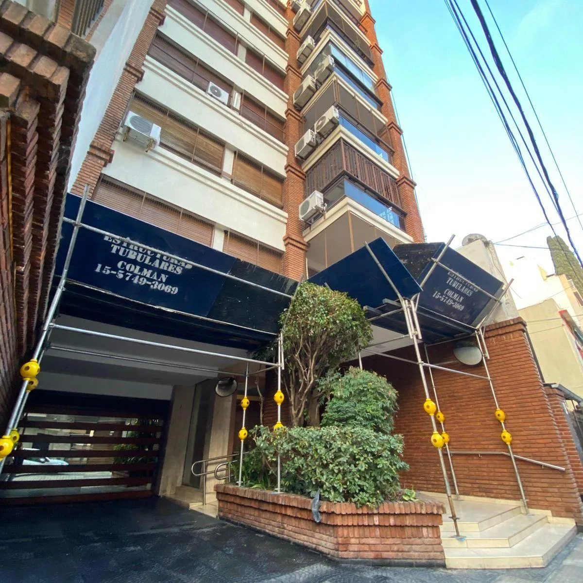 4-room front-facing with parking