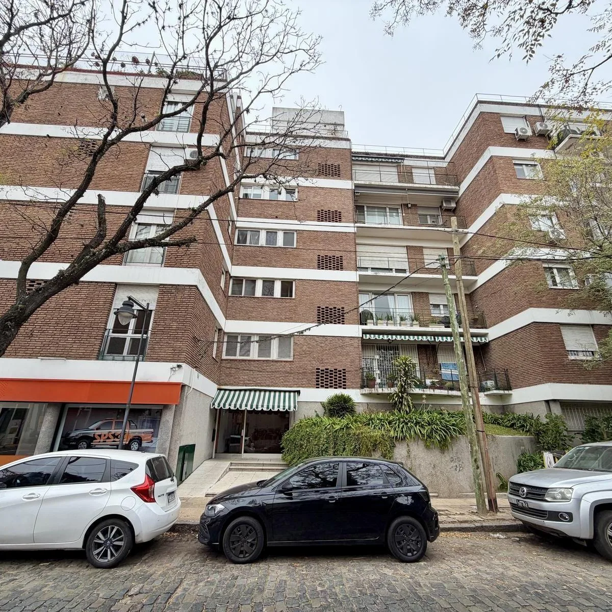 Amplísimo Departamento de Tres Ambientes en Alquiler Ubicado en San Isidro, Cerca de Todo