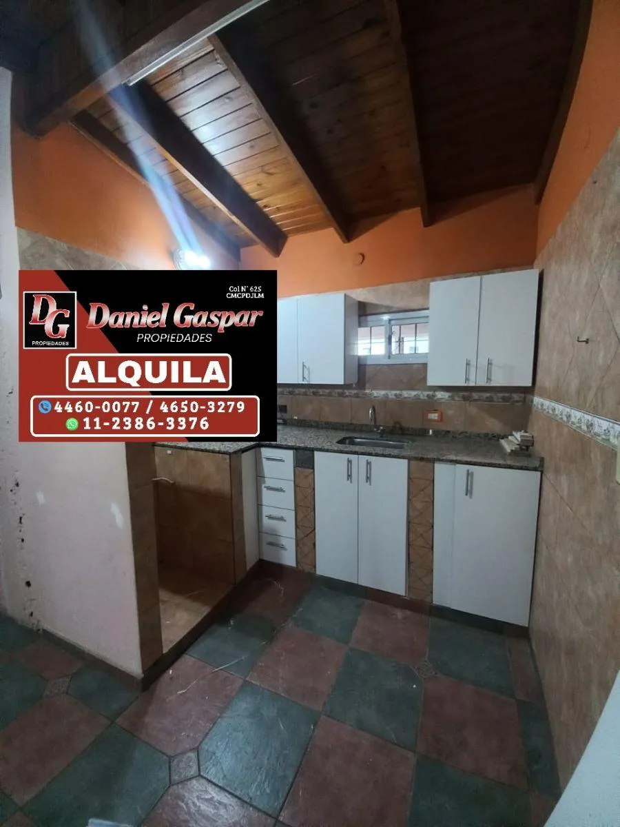 Primer piso con 2 dormitorios y patios