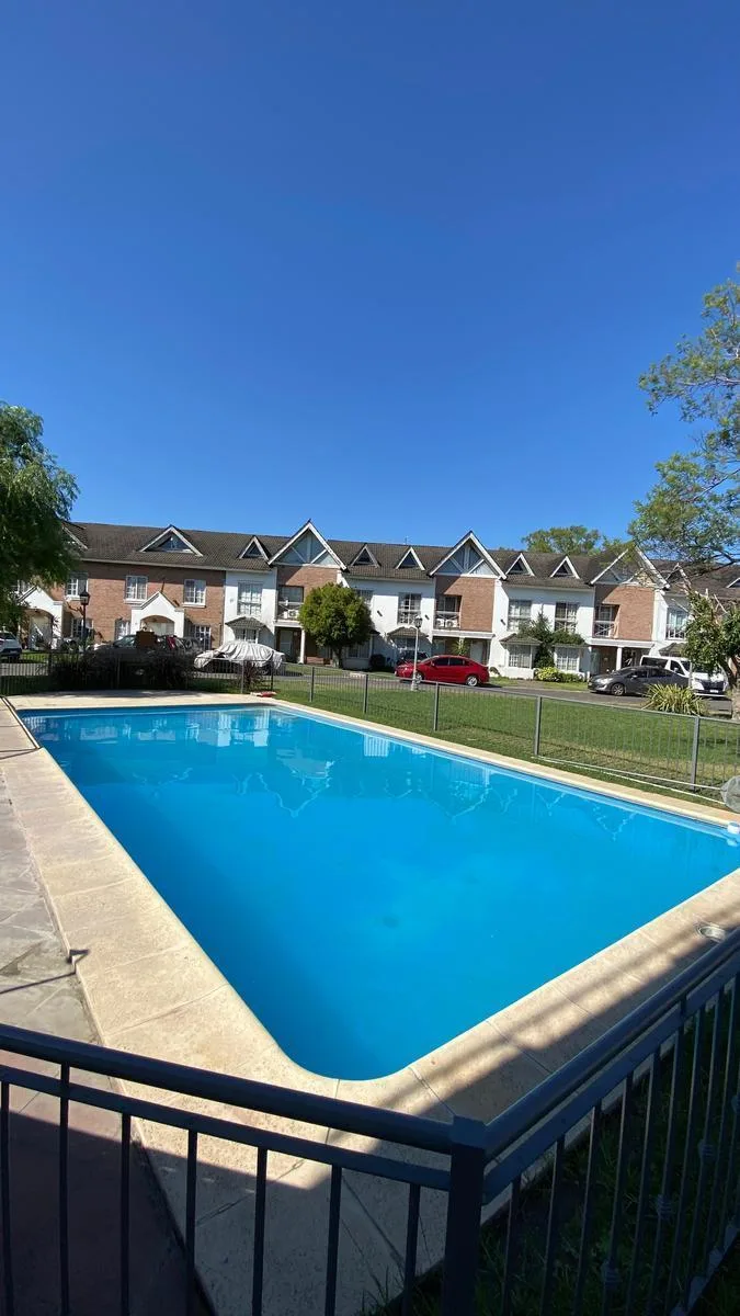 Triplex con pileta y 2 cocheras