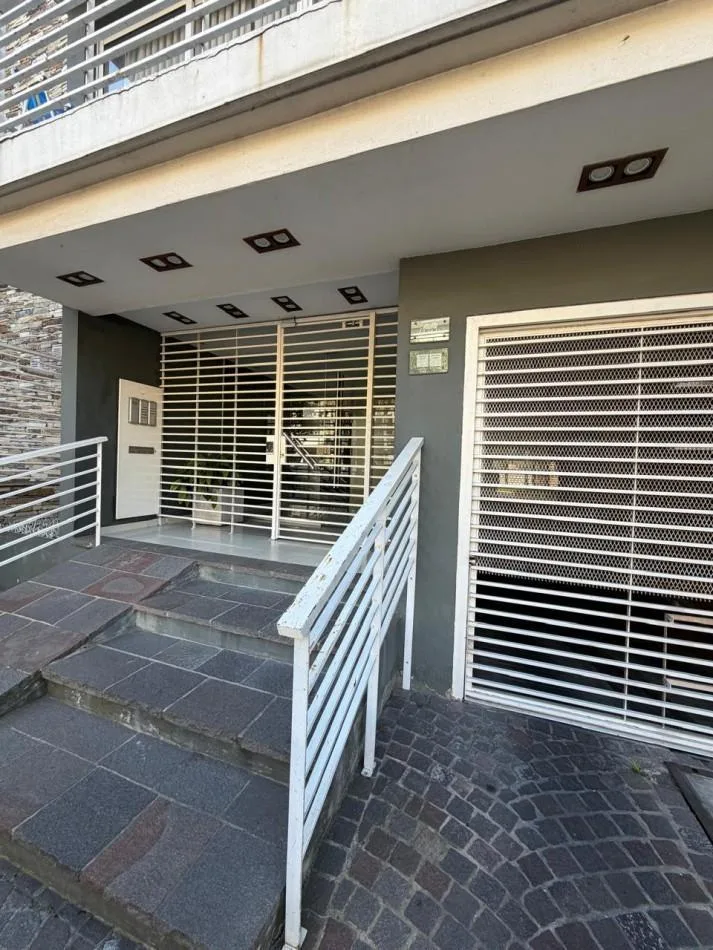 Alquiler Departamento 2 Ambientes Planta Baja, Excelente Ubicacion a 3 Cuadras de Av Hip. Yrigoyen a