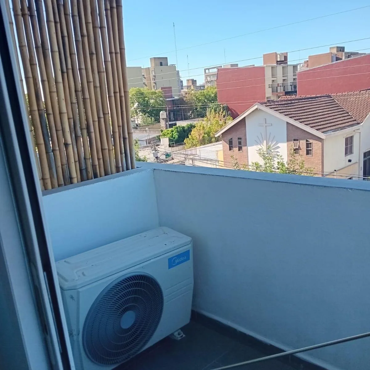Estúdio mobiliado com varanda