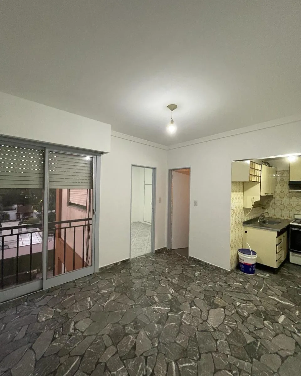 2-room unit with French balcony