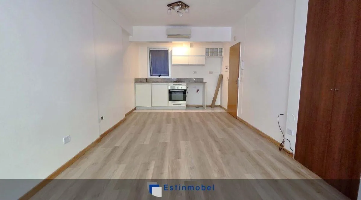 Front-facing studio with balcony