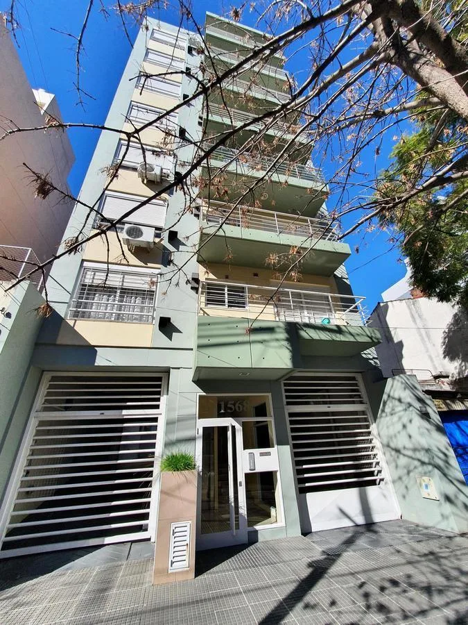 2 ambientes con balcón y cochera