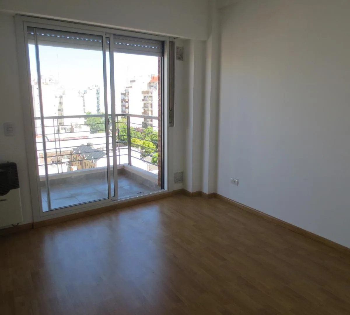 1-room divisible unit with balcony