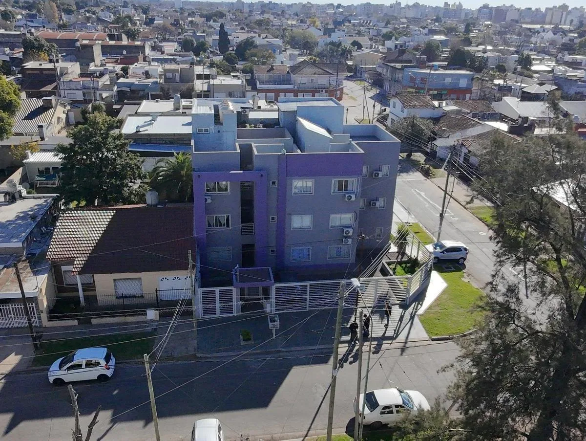 2 ambientes con balcón y cochera
