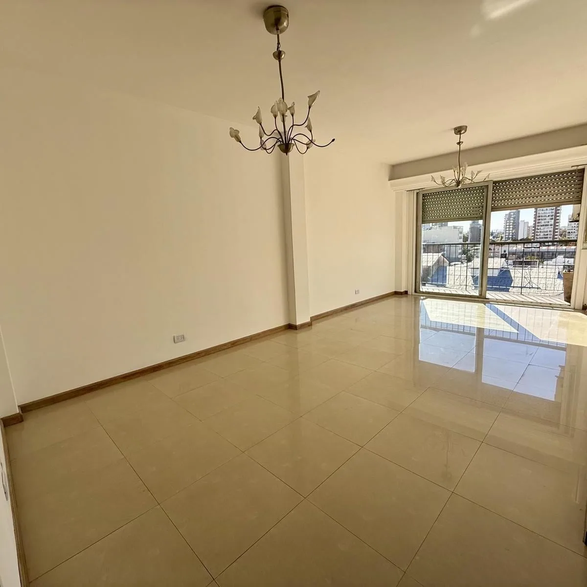 Alquiler Departamento 3 Ambientes con Dependencia Las Lomitas