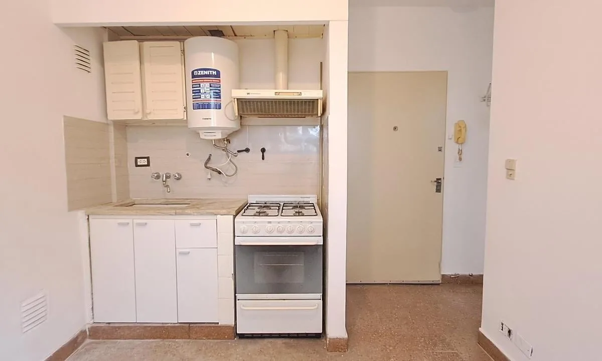 Alquiler Departamento 2 Ambientes Colegiales - Piso 4 por Escalera