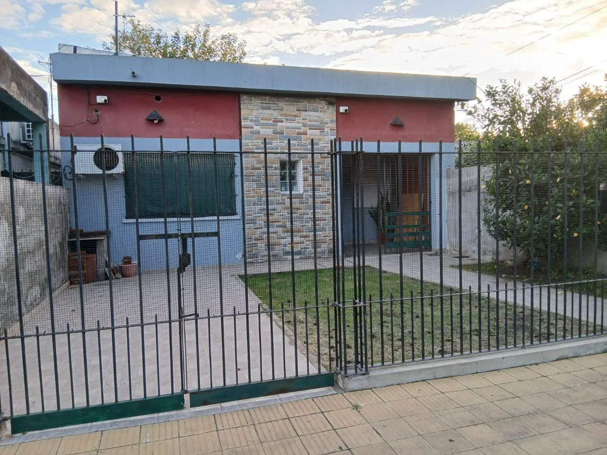 Dpto 3 Ambientes en PH al Frente, con Cochera y Patio, Orientación Este, a m de 30 de Septiembre