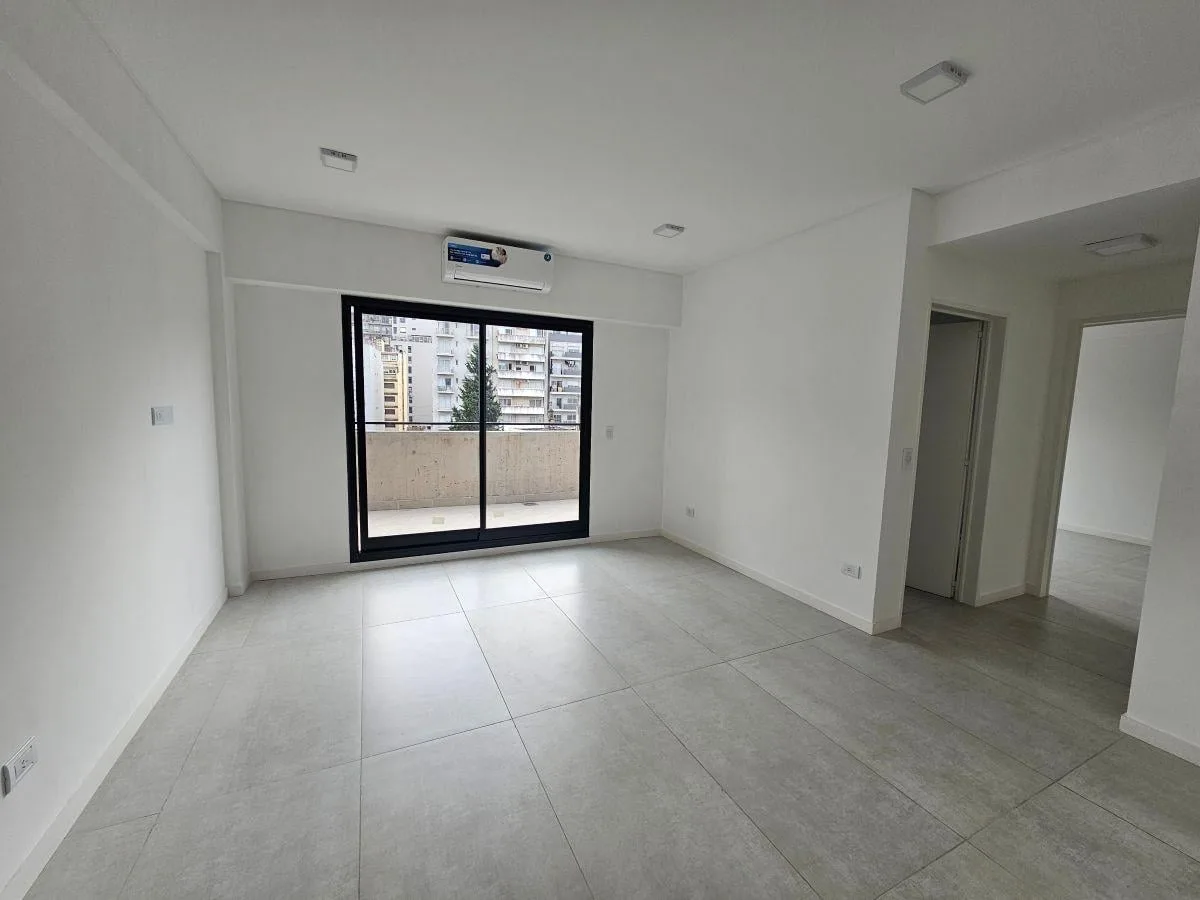 Departamento de 2 Ambientes a Estrenar en Alquiler con Balcón Terraza. Flores